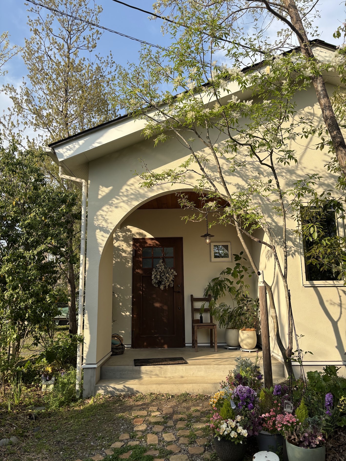 植物に囲まれた 癒しの家