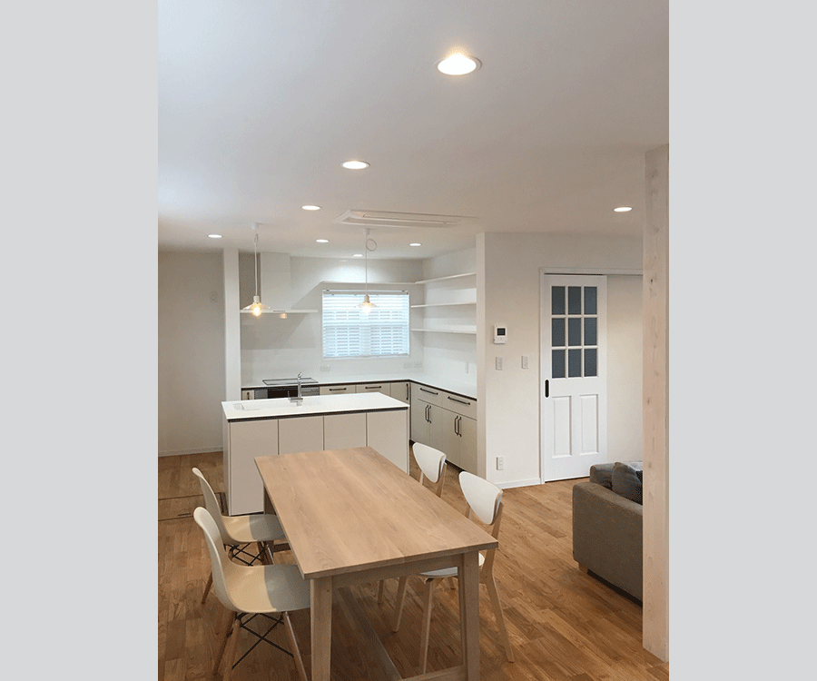 開放的なリビングに家族が集う「佐野の家」